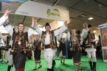 Vizitatorii au putut să cunoască atât oferta turistică a Bucovinei cât și obiceiurile, tradițiile, dar să și deguste din produsele tradiționale din această zonă