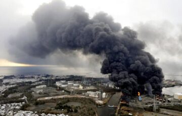 Bilanțul victimelor seismului și valului devastator din Japonia a ajuns la 1.217 morți, alte sute de persoane fiind în continuare dispărute (foto: AP Photo/Kyodo News)