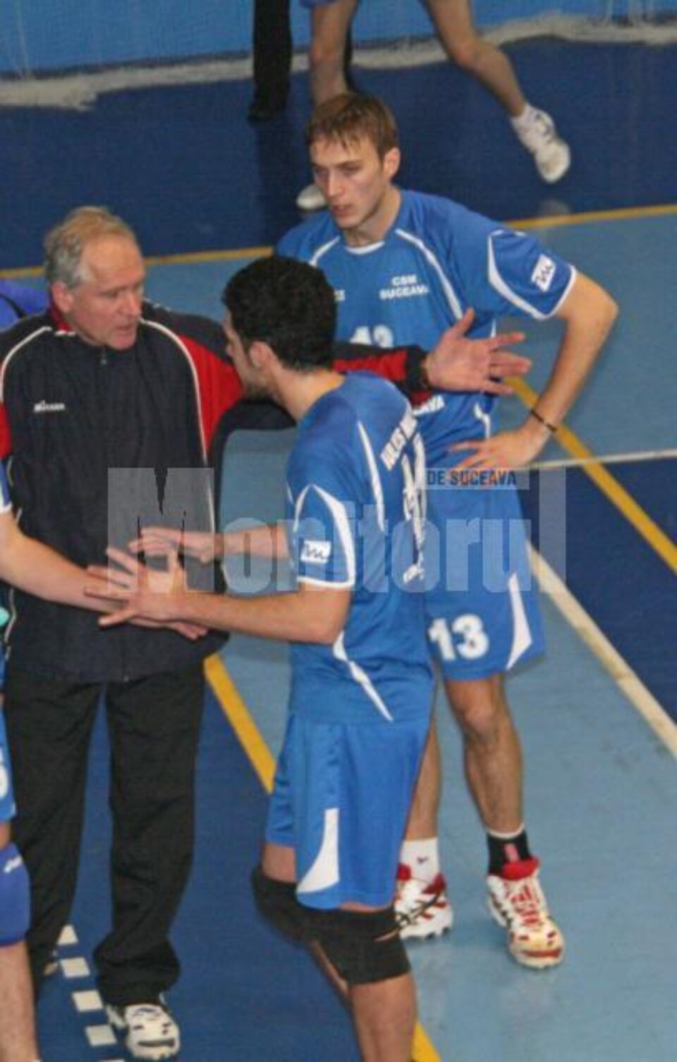Robert Pietraru (numărul 13) este acuzat că a jucat pe fals pentru CSMU Suceava