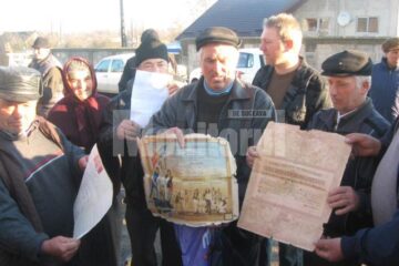 Oamenii au titluri de proprietate din 1921 si 1945