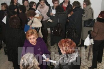 50 de doctori s-au adunat ieri la sediul DSP, unde au solicitat documentația care le permite să profeseze în alte țări