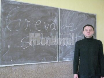Profesorii de la Colegiul Petru Rareș s-au aflat ieri în grevă de solidaritate