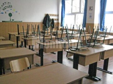 Deși pierd în jur de 50-100 de lei pe zi, profesorii continuă greva
