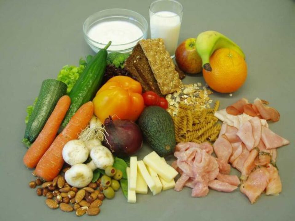 Persoanele care recurg la diete bogate în proteine de origine animală și sărace în carbohidrați prezintă un risc crescut de a se îmbolnăvi de cancer de colon