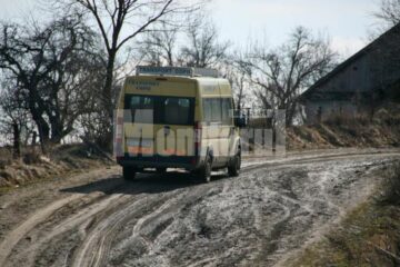 Microbuzul scolar, chinuit zilnic pe drumul de cosmar