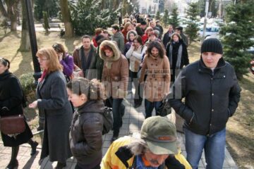 Miting spontan al profesorilor greviști