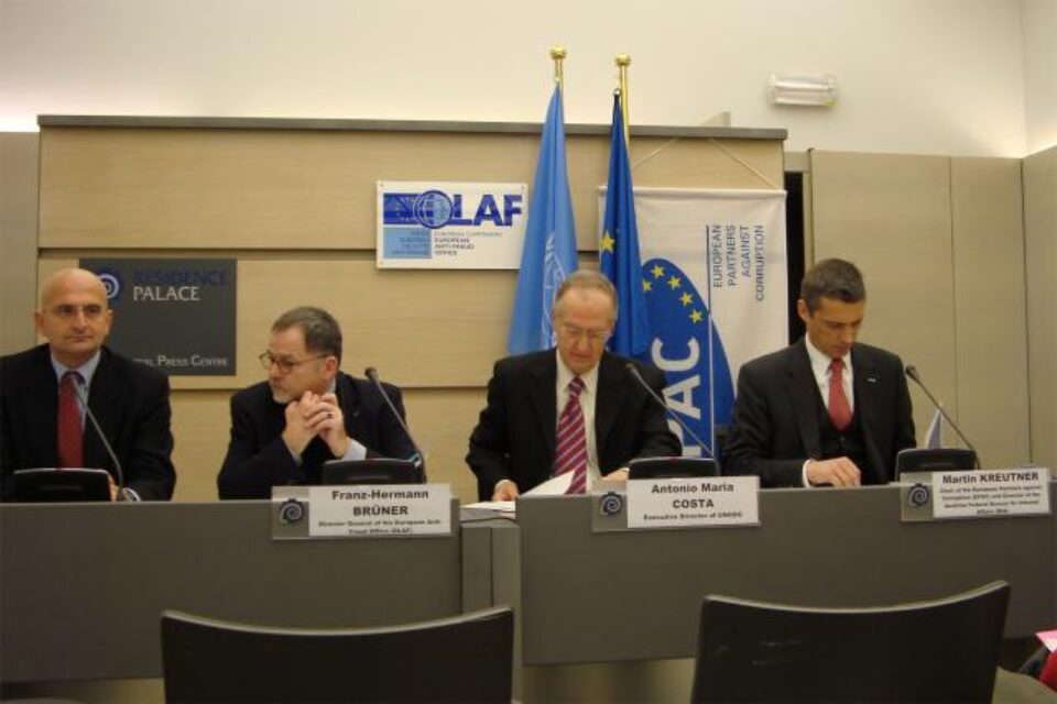 OLAF este la curent cu informațiile apărute în "The Sunday Times" și evaluează în prezent dacă deschiderea unei investigații este în competența sa