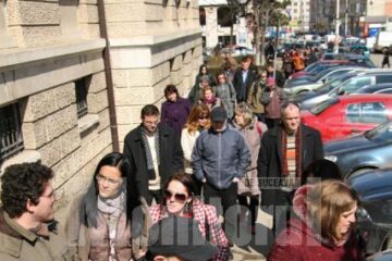 Miting spontan al profesorilor greviști