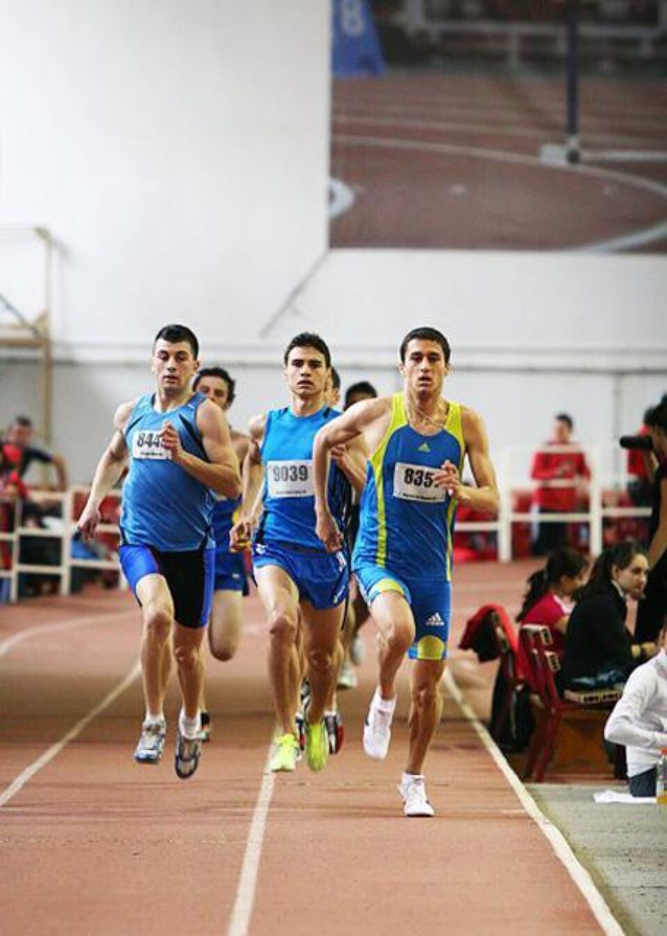 Iulian Romaș(stânga)-LPS Suceava, dublu campion național la 400 și 800 de metri și Bogdan Macovei(dreapta)-CSM Suceava, campion național la 1500 de metri Foto: Cristian BARBU