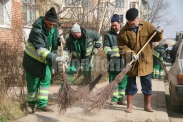 Ion Lungu la curtenia de primăvară în cartierul Obcini
