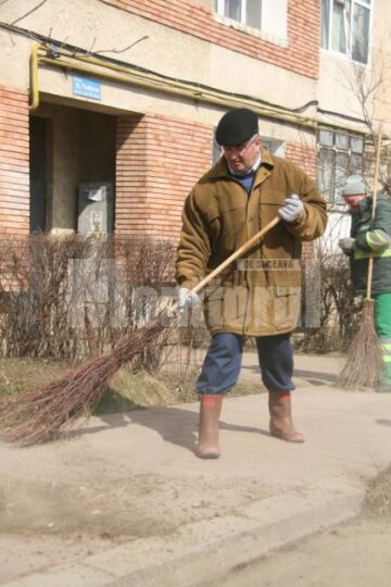 Ion Lungu la curtenia de primăvară în cartierul Obcini