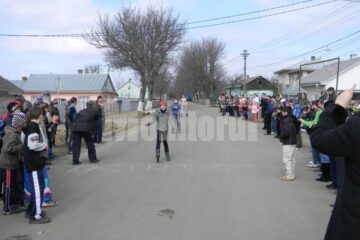 Competiție de cros și întreceri cu bicicletele și rolele, la Moara