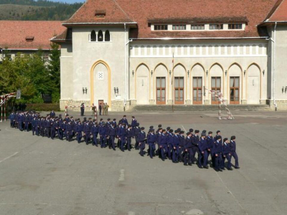 La Colegiul Militar Ștefan cel Mare Câmpulung Moldovenesc sunt scoase la concurs 120 de locuri Foto: www.colmil_sm.forter.ro La Colegiul Militar Ștefan cel Mare Câmpulung Moldovenesc sunt scoase la concurs 120 de locuri Foto: www.colmil_sm.forter.ro