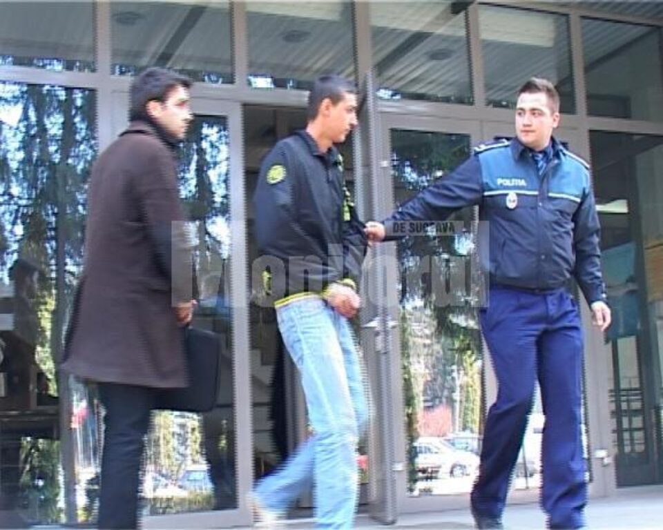 Ieri, polițiștii l-au dus pe Andrei Roman la sediul Parchetului de pe lângă Judecătoria Suceava