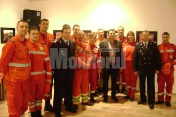 Echipajul SMURD Suceava, alături de șeful și prim-adjunctul ISU Suceava
