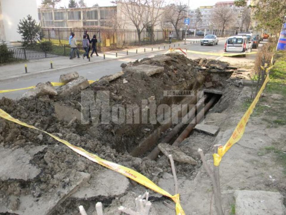 Avarie la una dintre conductele principale de termoficare, pe Strada Scurtă