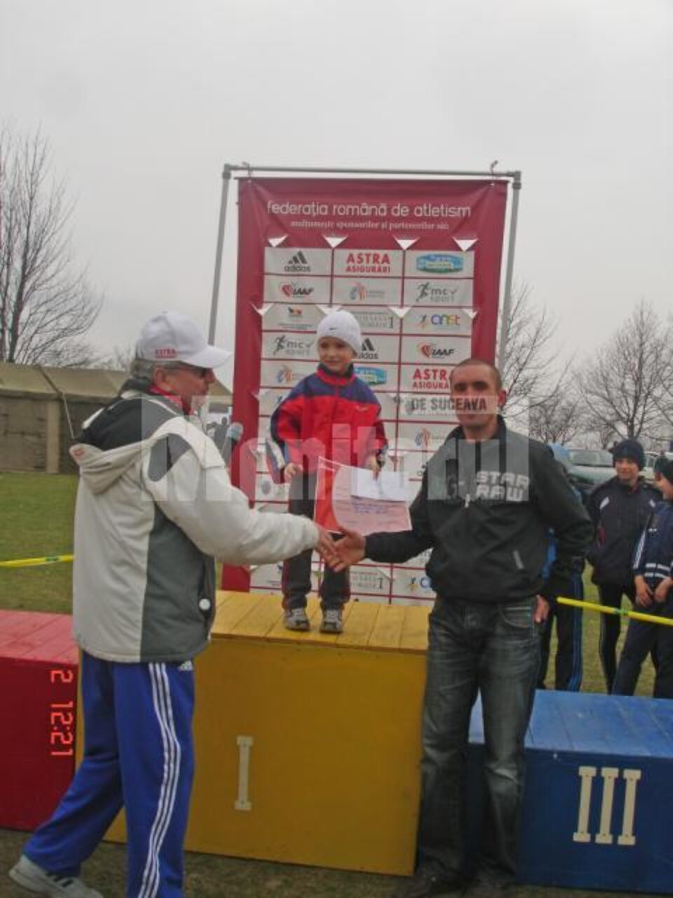 Alex Prâsneac a fost medaliat de reprezentanții Federației Române de Atletism pentru participarea la competiție
