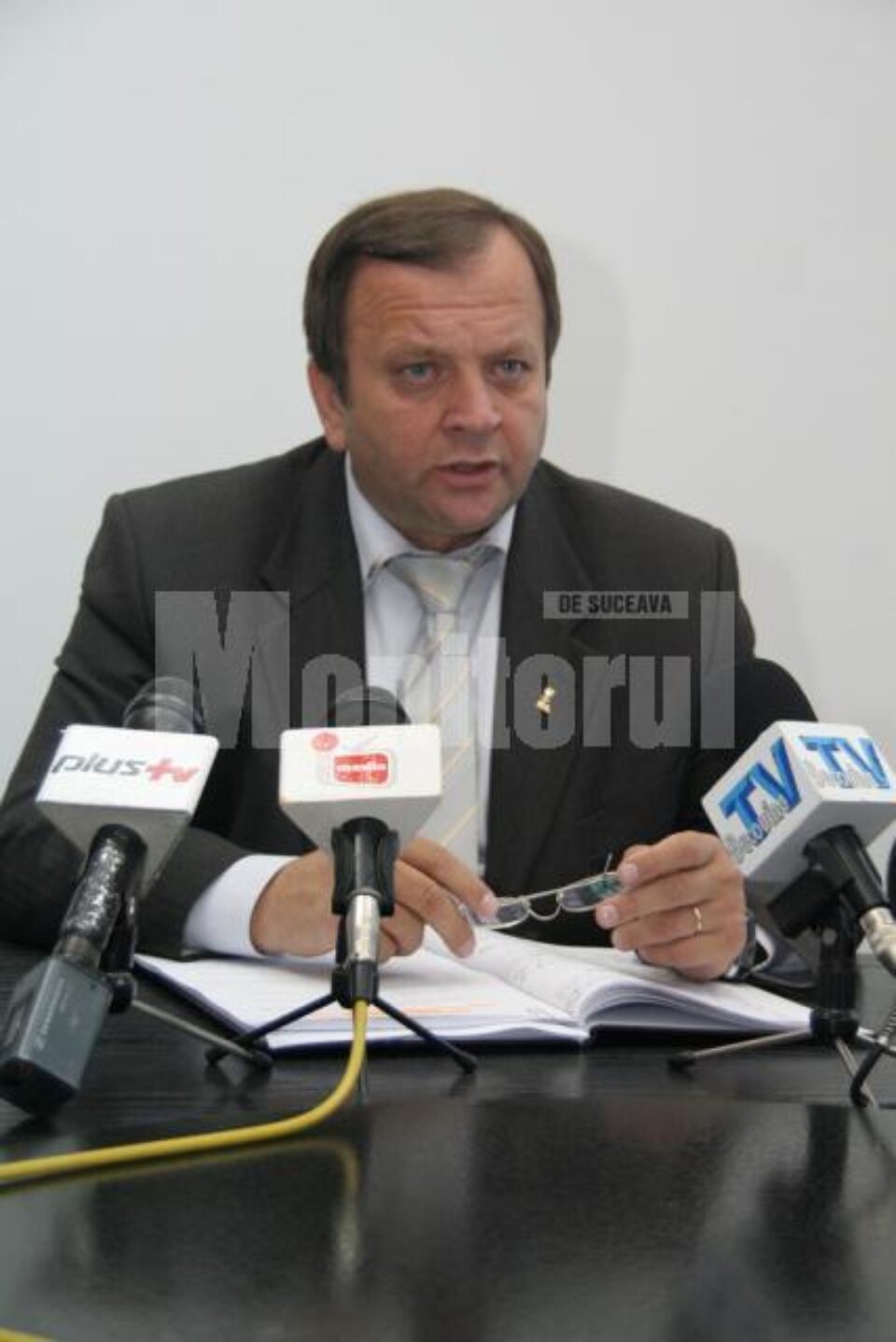 Gheorghe Flutur: „Finanțarea propriu-zisă o vor face cei care vin să construiască, iar statul va plăti din 2013 aceste drumuri” Gheorghe Flutur: „Finanțarea propriu-zisă o vor face cei care vin să construiască, iar statul va plăti din 2013 aceste drumuri”