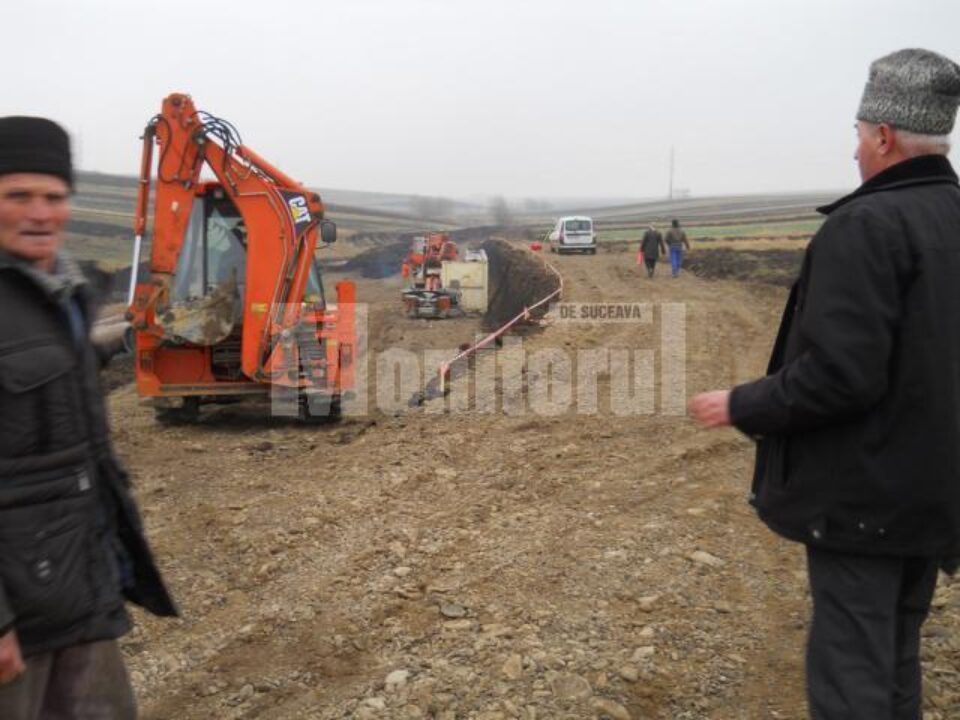 Câteva zeci de persoane din comuna Șcheia au blocat ieri, timp de câteva ore, lucrările la șoseaua de centură a Sucevei