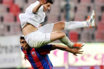 Bănel Nicoliță, de la Steaua, și Fabian Teușan, de la Unirea Urziceni, în meciul dintre cele două echipe Foto: Mediafax