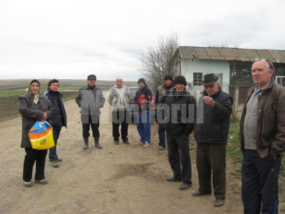 Mai multi proprietari de terenuri din satul Sf. Ilie au blocat ieri dimineata, lucrarile la soseaua de centura a Sucevei