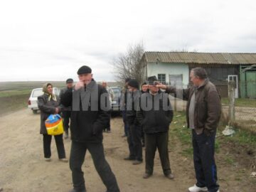 Mai multi proprietari de terenuri din satul Sf. Ilie au blocat ieri dimineata, lucrarile la soseaua de centura a Sucevei