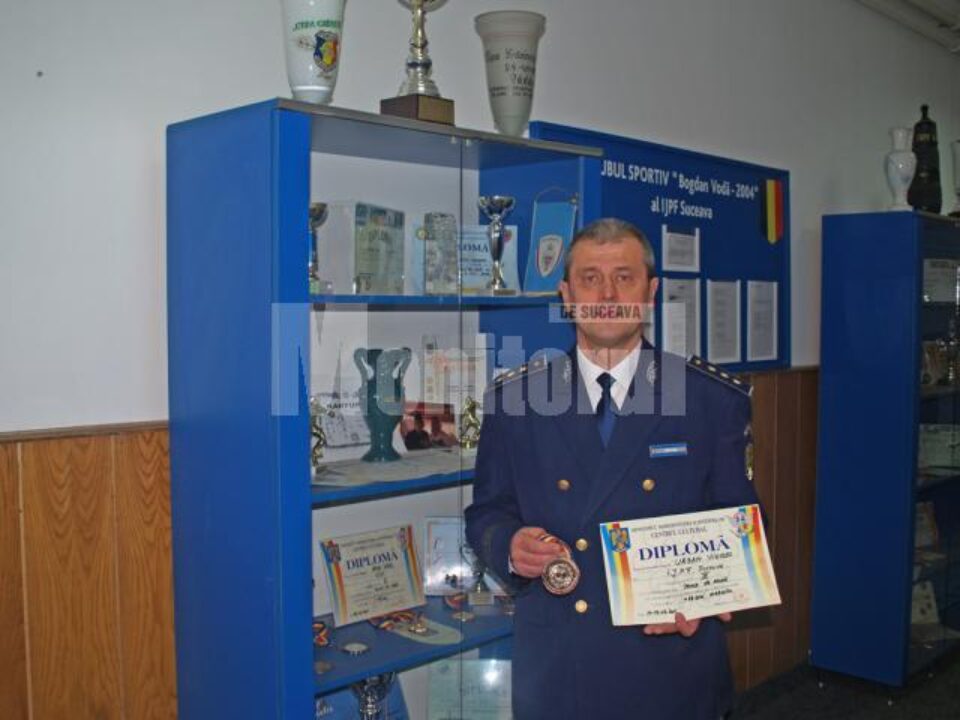 Comisarul-șef Viorel Ursan, medaliat cu bronz