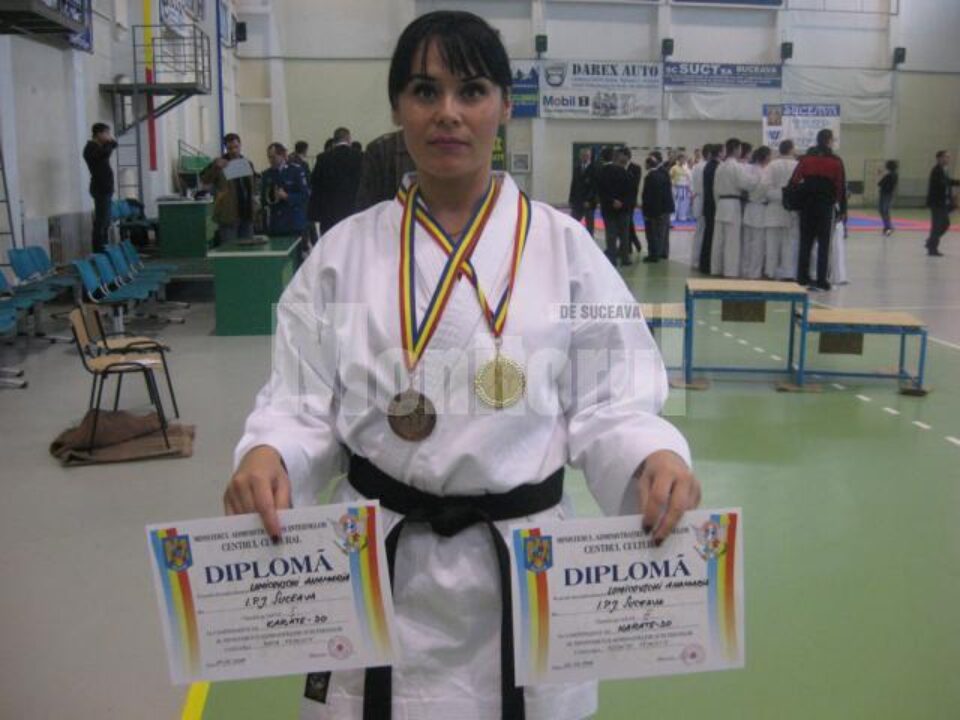 Inspectorul Anamaria Lomicovschi face karate de peste 20 de ani și predă cursuri de Shotokan