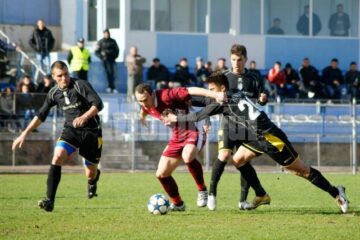 Meciul Rapid - CSM Pascani a reprezentat mai mult o lupta surda la mijlocul terenului