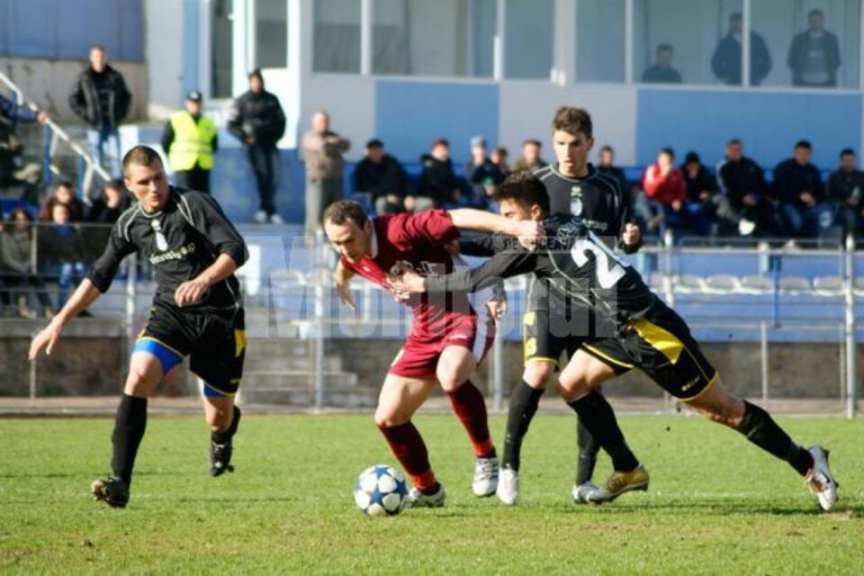 Meciul Rapid - CSM Pascani a reprezentat mai mult o lupta surda la mijlocul terenului