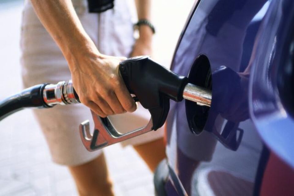 OMV Petrom (SNP) și Rompetrol Downstream au majorat ieri prețurile carburanților cu nouă bani pe litru