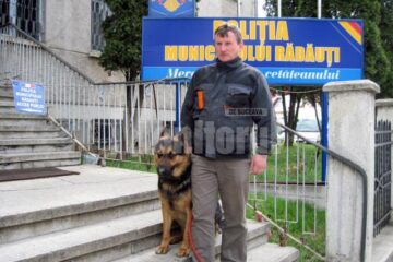 Agentul-șef Florin Afrăsinei și câinele polițist Mat