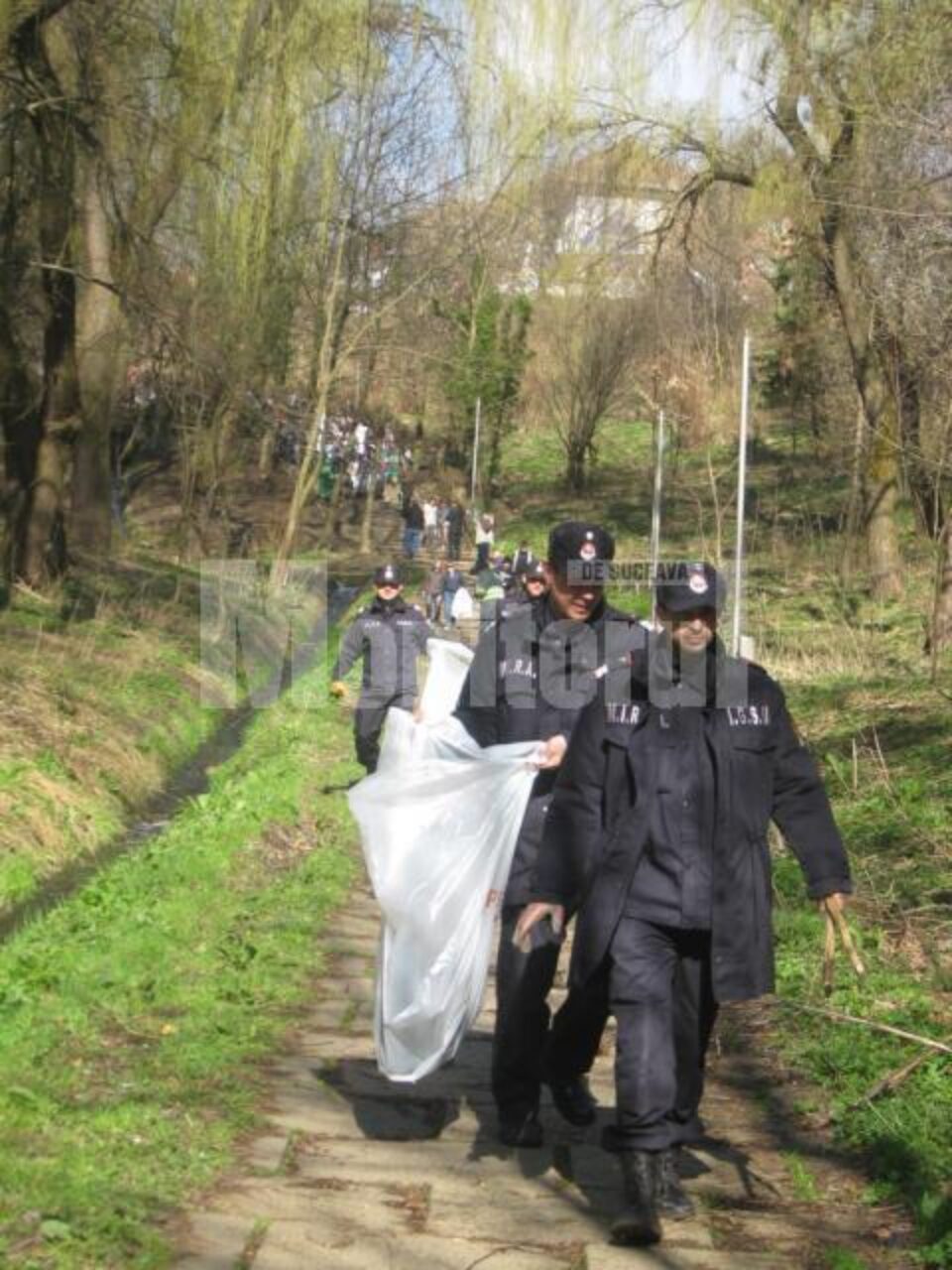 Sute de voluntari la acțiunea de curățenie din parcul Șipote