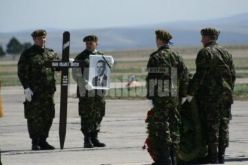 Militarii au ținut fotografia fostului expert militar