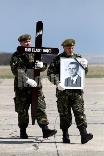 Militarii au ținut fotografia fostului expert militar