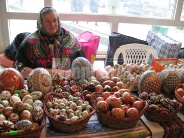 Ouă închistrite de găină, de gâscă, de rață și de struț