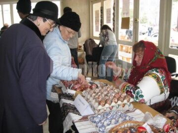 Cumpărători la târg