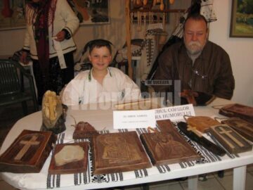 Prof. Vasile Zup și Gabriel Simion, unul dintre elevii săi de la Clubul Copiilor Gura Humorului