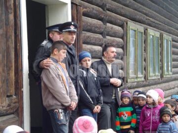 Pirotehniștii ISU au adunat toți elevii în curtea școlii pentru a le explica pericolele în astfel de situații