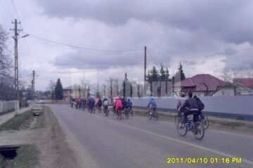 Elevii Școlii din Salcea au îndemnat la folosirea bicicletei