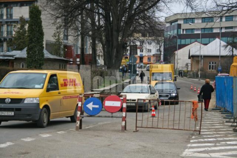 Pe strada Mihai Eminescu, timp de două săptămâni va fi sens unic, din cauza lucrărilor de modernizare a clădirii fostului Cinema Modern