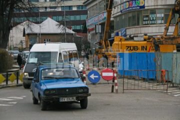 Pe strada Mihai Eminescu, timp de două săptămâni va fi sens unic, din cauza lucrărilor de modernizare a clădirii fostului Cinema Modern