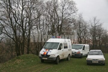 Bărbat găsit spânzurat cu o funie, în pădurea Zamca