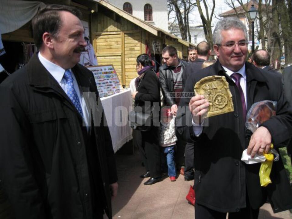 Vicepreședintele CJ Vasile Ilie și primarul Ion Lungu la startul manifestărilor din cadrul proiectului „Paștele în Bucovina”