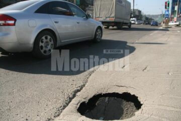 O porțiune din stradă s-a surpat pe strada Calea Unirii, în zona Carrefour
