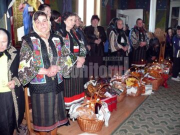 Momente din sărbătoarea „Joia Mare la Poiana Stampei”
