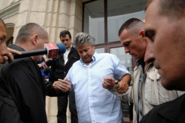 Sorin Ovidiu Vîntu a fost ridicat, miercuri, în urma unui flagrant delict organizat de procurori Foto: MEDIAFAX
