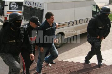 Dumitru Zebrenciuc (stânga) și Manuel Costache (dreapta)