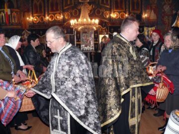 Momente din sărbătoarea „Joia Mare la Poiana Stampei”