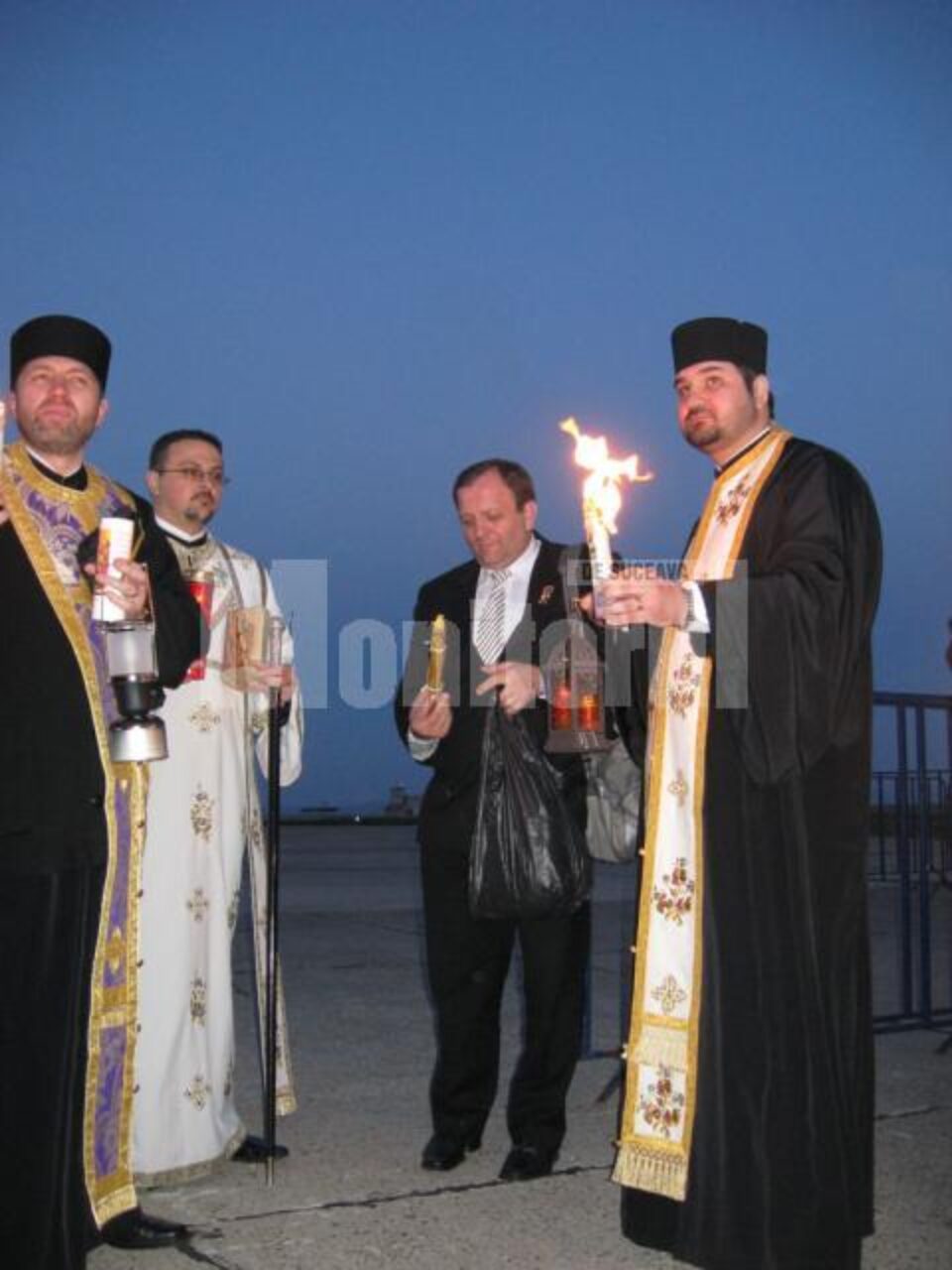 ÎPS Pimen i-a mulțumit ui Flutur pentru că a adus Lumina Sfântă de la Ierusalim